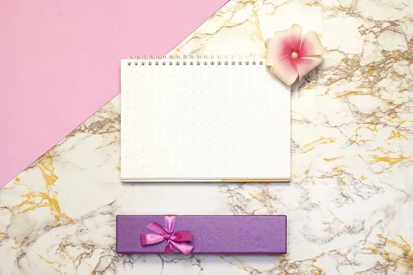 Conjunto Escritorio Accesorios Para Mujer Cuaderno Regalos Caja Rosa Flor — Foto de Stock