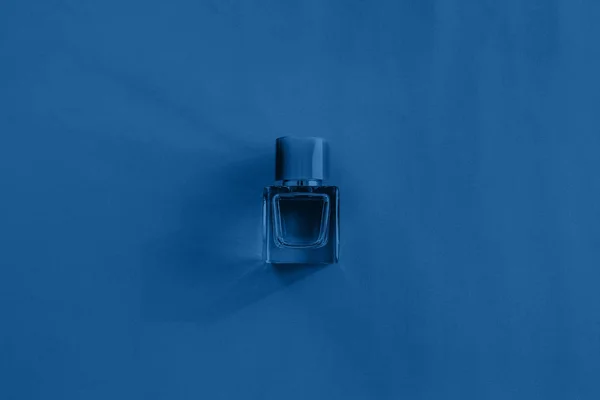 Kvinnors Parfym Glasflaska Toning Klassisk Blå Färg Kreativ Design Från — Stockfoto