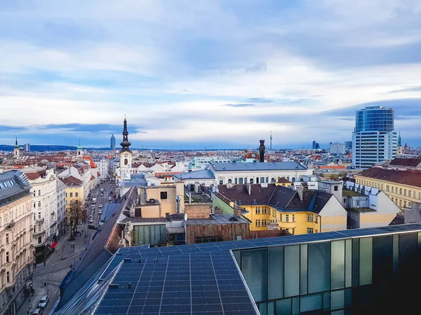 奥地利维也纳 2019年11月16日 维也纳全景 奥地利维也纳 黎明时分的房屋 天际线 大教堂和教堂的屋顶景观 — 图库照片