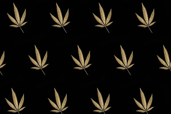 Modèle Abstrait Feuilles Dorées Cannabis Marijuana Sur Fond Noir Dans — Photo