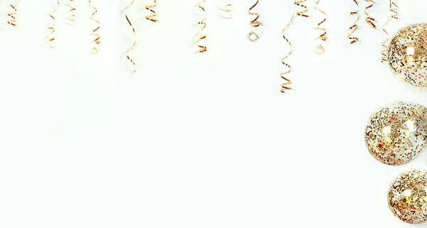 Gold Serpentine Balloons Colorful Confetti Light Background Banner Holiday Decoration — Stock Photo, Image