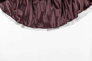 Hafif arka planda modaya uygun bir elbise. Parti kıyafeti, doğum günü, çekici kadın konsepti. Düz yatış, üst görünüm