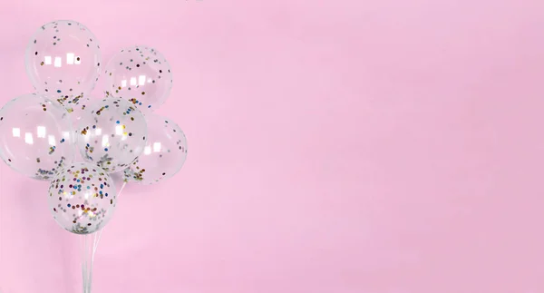 Festive Fond Rose Avec Des Ballons Avec Des Confettis Colores Brillants Banniere Decor De Papier Peint Etincelant Joyeux Anniversaire Saint Valentin Fond D Affiche Invitation De Mariage Blanc Fete Stock Photo
