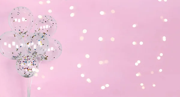 Festive Fond Rose Avec Des Ballons Avec Des Confettis Colores Brillants Banniere Decor De Papier Peint Etincelant Joyeux Anniversaire Saint Valentin Fond D Affiche Invitation De Mariage Blanc Fete Stock Photo