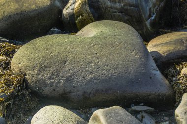 Kalp şeklinde kaya.