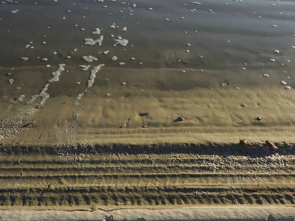 Arabalar Kamyonlar Daytona Sahili Nde Dolaşabilir Suyun Yanına Gidiyorlar Florida — Stok fotoğraf