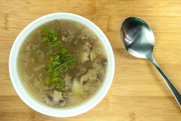 Грибной суп с зеленью — стоковое фото