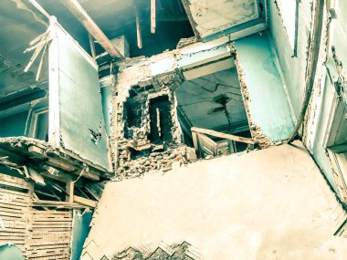 Paranormal aktiviteler ile terk edilmiş hayalet ev