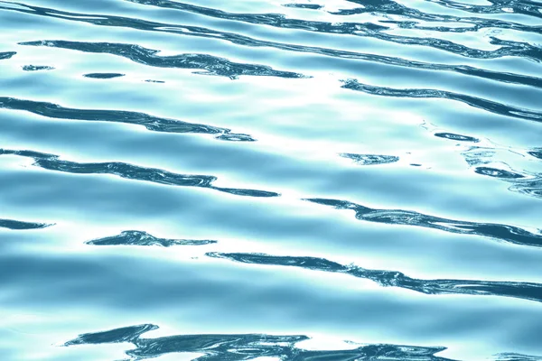 Blauw Wateroppervlak Met Golven Reflecties Van Zonlicht — Stockfoto