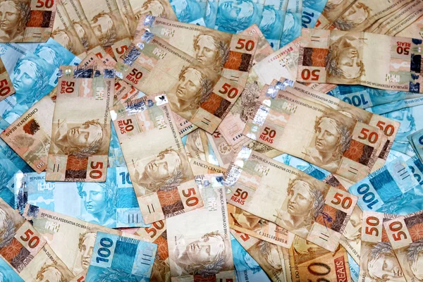 Brazilian banknotes 50 and 100 notes — Stock Photo, Image