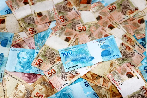 Lot of Brazilian money with 50 and 100 notes — Stock Photo, Image