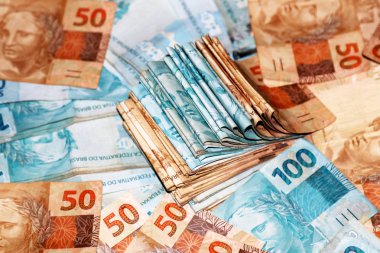 Moedas do brasil them notas de 50 e 100