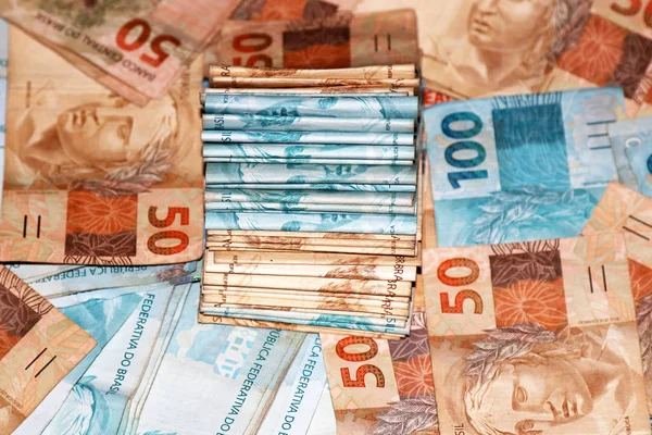 Pacotes com notas de 50 e 100 reais — Fotografia de Stock