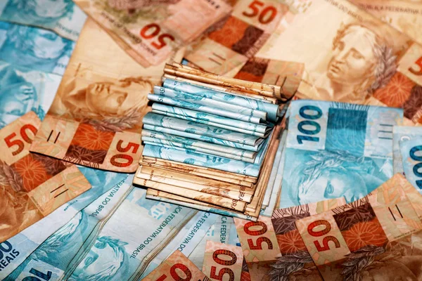 Brazilian money 50 and 100 reais — Stock Photo, Image