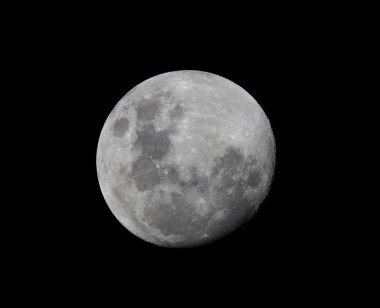 Dolunay koyu arka plan üzerinde