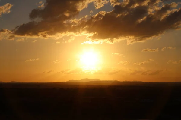 Coucher de soleil coloré sur l'horizon brésilien — Photo