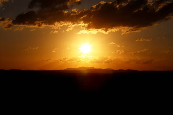 Colorido atardecer en el horizonte — Foto de Stock