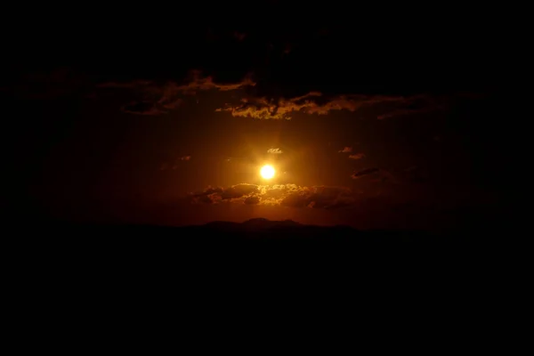 Ηλιοβασίλεμα χρωματισμός στον ορίζοντα — Φωτογραφία Αρχείου
