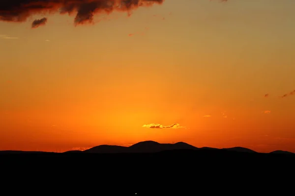 Coucher de soleil colorant l'horizon — Photo