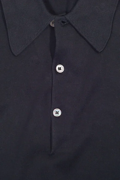 Clásico camisa de hombre cuello detalle — Foto de Stock