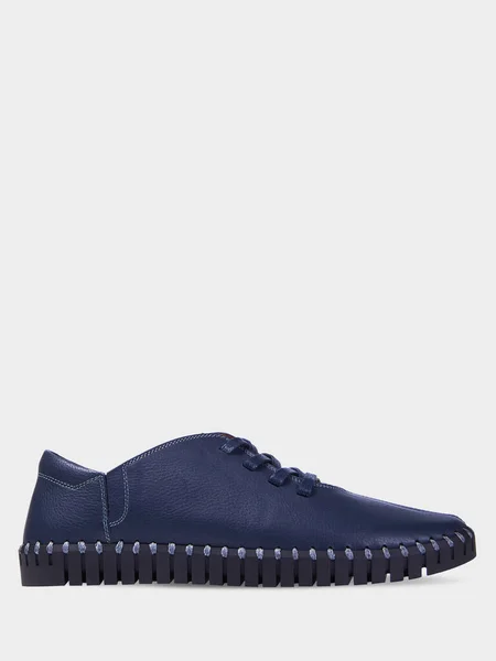 Sapatos Verão Azuis Masculinos Com Perfuração Sola Preta Elástica Isolado — Fotografia de Stock
