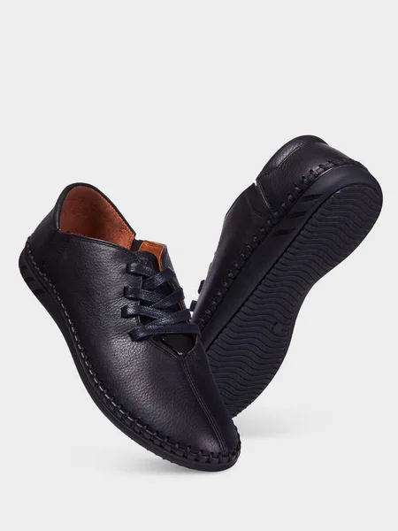 Ανδρικά Δερμάτινα Καλοκαιρινά Παπούτσια Ελαστική Μαύρη Σόλα Απομονωμένα Λευκό Φόντο — Φωτογραφία Αρχείου