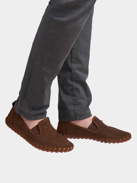 Mocassins Été Daim Marron Pour Hommes Avec Perforation Semelle Caoutchouc — Photo