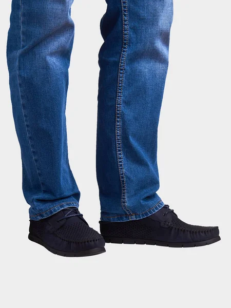 Zapatos Verano Gamuza Azul Para Hombre Con Perforación Suela Elástica —  Fotos de Stock