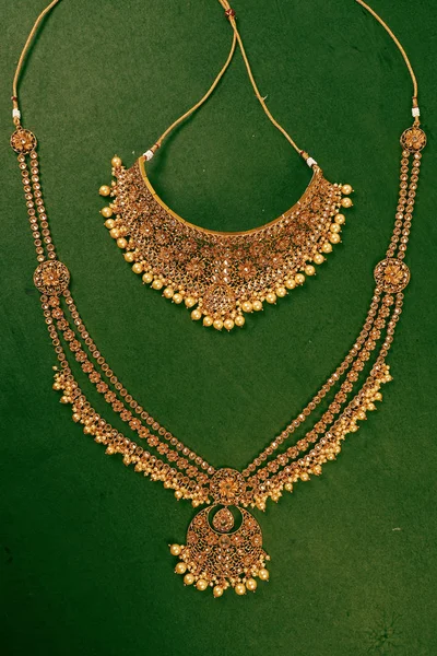 Authentic Traditional Indian Jewellery Necklace On Dark Background. Wear in Neck in Wedding, Festivals And Other Occasion. Very Useful Image For Website, Printing & Mobile Application. — Stock Photo, Image