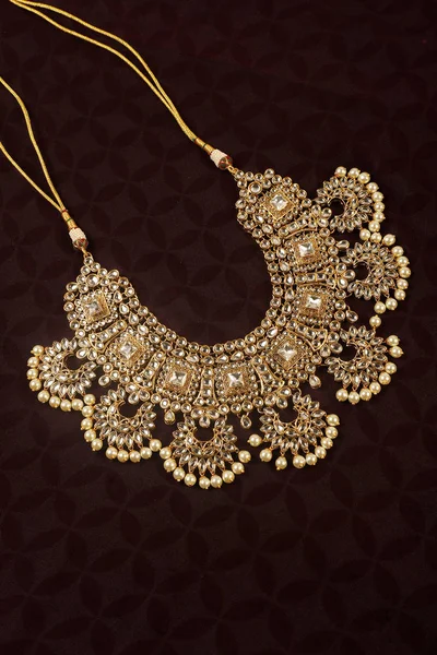Authentic Traditional Indian Jewellery Necklace On Dark Background. Wear in Neck in Wedding, Festivals And Other Occasion. Very Useful Image For Website, Printing & Mobile Application. — Stock Photo, Image
