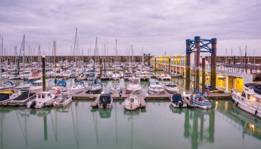 Brighton, East Sussex. İngiltere'de. 13 Nisan 2017. Marina üzerinden görünüm