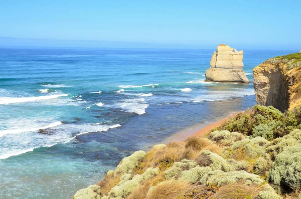 Με θέα στον ωκεανό με μάζα ροκ οι δώδεκα Απόστολοι της Αυστραλίας — Φωτογραφία Αρχείου
