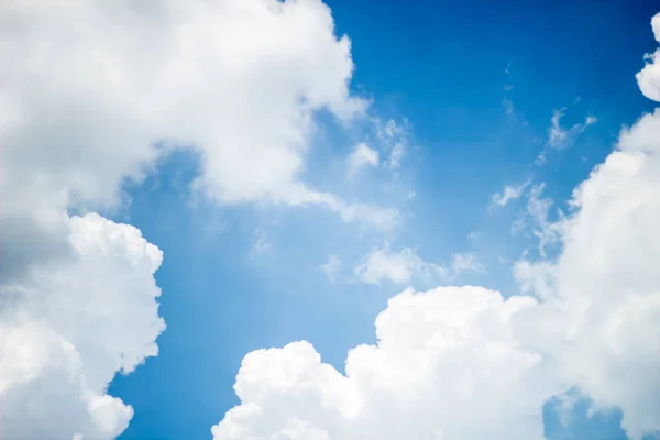 Mavi Gökyüzü ve Bulutlar 