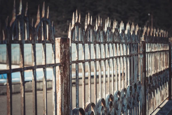 Hierro forjado. Restricción de la libertad . — Foto de Stock