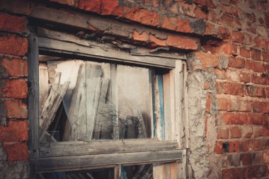 Bir harap eski büyük fabrika kalıntıları.
