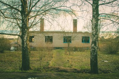 Bir harap eski büyük fabrika kalıntıları.