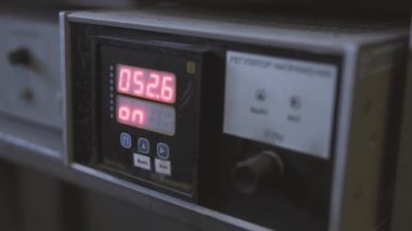 Elektronik tamir ve elektrik akımı ölçümü için elektrikli ekipman 4k