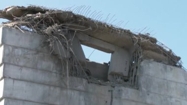 Köprü patlamadan sonra yıkıldı. Patlamış otoyol. Terörist eylemi. Deprem oldu. 4k