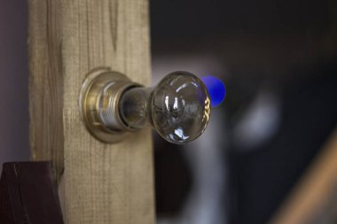 lamba ve karanlığın içinde ışık