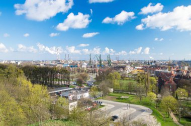 Gdansk, Polonya - 18 Nisan 2017: Gdansk ovservation dect Gradowa Hill gelen görünümü.