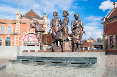 Gdansk, Polonya - 18 Nisan 2017: 2009 yılında kurulan Kindertransport Anıtı. Alman Nazi eziyetten kurtaran Gdansk üzerinden Sevkıyatları Yahudi çocuklara adayan anıt.