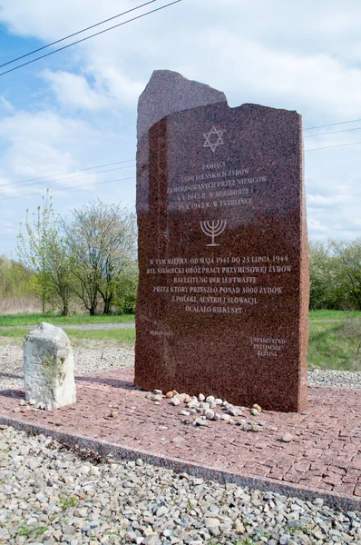 Deblin, Polônia - 19 de abril de 2017: Monumento para memorizar 3500 judeus de Irena que foram mortos pelos nazistas alemães . — Fotografia de Stock