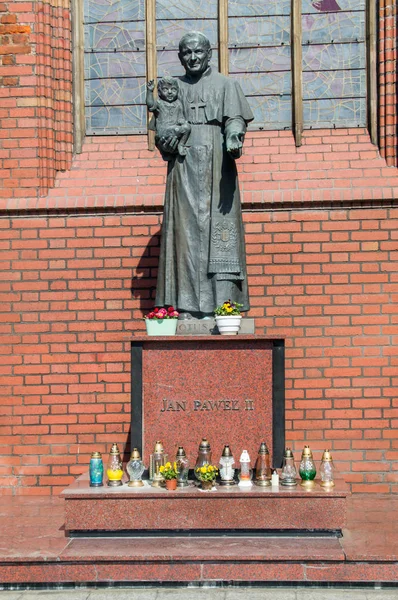 Gdansk, Polônia - 27 de abril de 2017: Estátua do Papa João Paulo II na igreja de Santa Brígida em Gdask — Fotografia de Stock