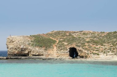 Comino'daki Island, Malta - 12 Mayıs 2017: Blue Lagoon Comino Adası Malta doğal kemer.