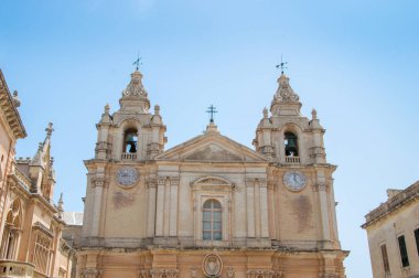 Mdina, Malta - 13 Mayıs 2017: Ön görünüm Büyükşehir Katedrali, Saint Paul.