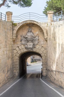 Mdina, Malta - 16 Mayıs 2017: St Paul kabartmalı kapısı.