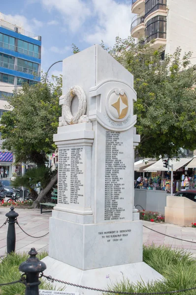 Sliema, Malta - 9 de maio de 2017: Monumento dedicado à Guerra de Sliema Morto de 1939 - 1945 . — Fotografia de Stock
