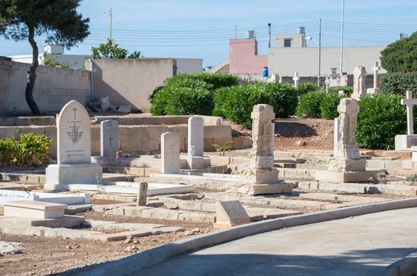 Tombe sul cimitero navale di Kalkara . — Foto Stock