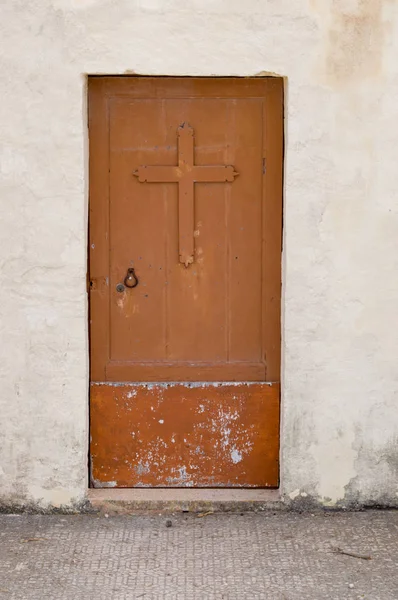 Ghajnsielem, Malta - 12 de mayo de 2017: Puertas de la Capilla del Retorno de Nuestra Señora de Egipto en la Isla Comino . —  Fotos de Stock