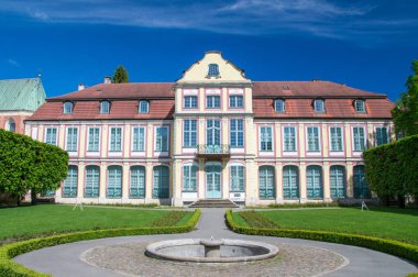 Gdansk, Polonya - 22 Mayıs 2017: Gdansk Oliwa Park Abbots'Palace (Polonya Palac Opatkow olarak bilir).